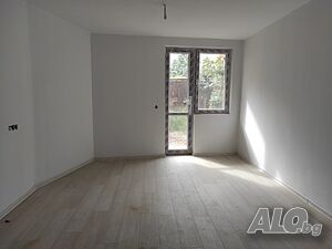 Офис (партерен двустаен апартамент) в центъра на града