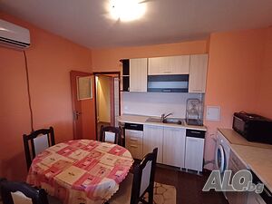 Двустаен апартамент в центъра на кв. Еленово