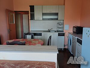 Двустаен апартамент в центъра на кв. Еленово