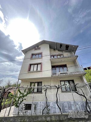 Триетажна къща за продажба в гр. Симитли