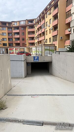 Гараж в нова сграда в ШЦ под наем