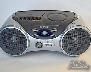 3бр. радио, касетофони работещи с батерии и на 220V.