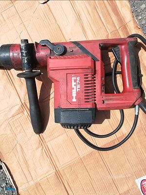 Къртач HILTI