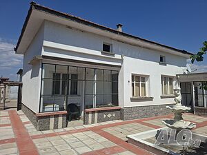 Продава къща в с. Дълго Поле на 20км от Пловдив с площ от 122м2.