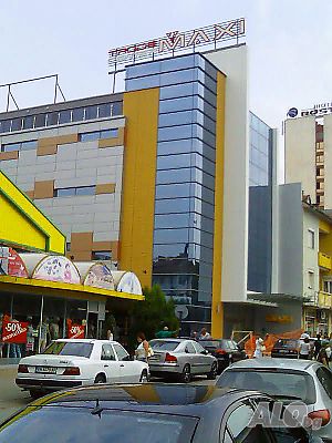 Дава под наем, продава магазин топ център Плевен