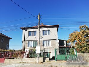Продавам етаж от къща