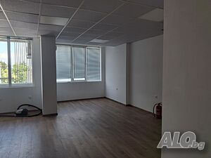 Дава под наем офис, две помещения, 72кв.м.