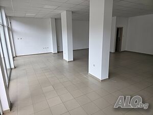 Дава магазин за ПС под наем