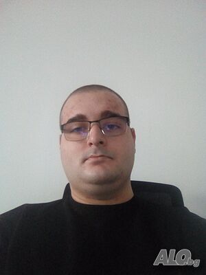 Младо момче търси пълнолетно момиче за сериозна и дългосрочна връзка