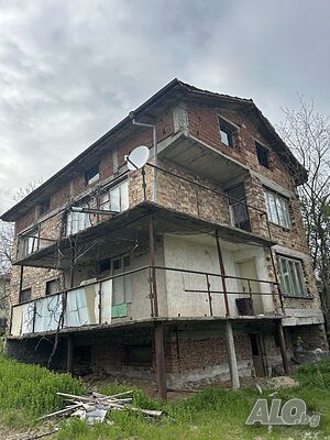 Масивна къща