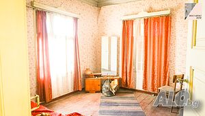 Къща с терасирана градина, четири спални и паркинг в с. Драгижево