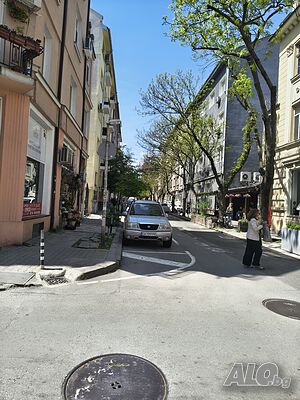 Подавам масивна къща в топ център