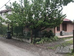 Самостоятелна къща с. Златитрап