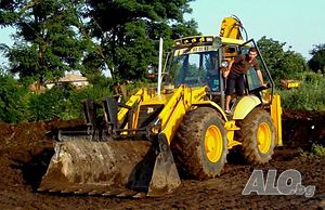 Услуги с комбиниран багер JCB 4 CX