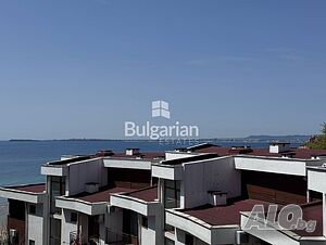 Обзаведено студио на първа линия с гледка море