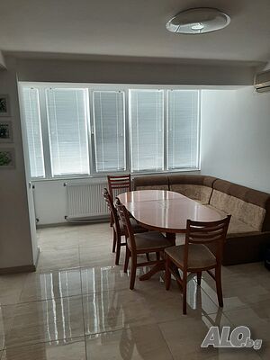 Уникален етаж в жилищна сграда. Стахотно разположение!!!