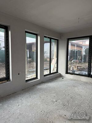 Продава къща 250кв.м с двор 300кв.м с. Радиново