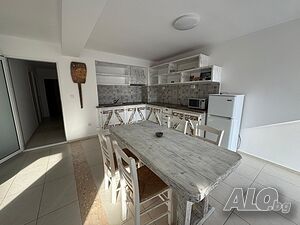 Тристаен с гледка море и гараж