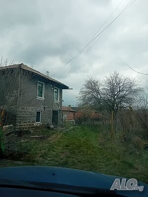 Къща в центъра на селото