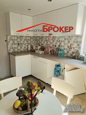 продава, два самостоятелни етажа по 85 кв.м. от масивна къща, Широк център, гр. Сливен