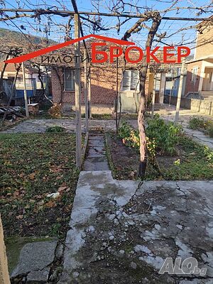 Продава, тухлена, самостоятелна къща, кв. Ново село, гр. Сливен