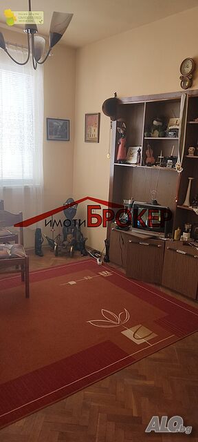 Продава, голяма гарсониера, 48 кв.м., тухла, Център, гр. Сливен