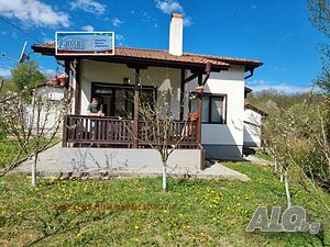 Продажба Къща гр. Угърчин - с. Сопот 90m² Едноетажна къща 90 кв.м РЗП 493 кв.м двор | Къщи, Вили | Сопот