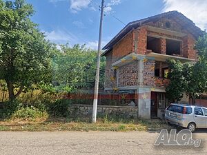 Масивна къща в село Чепино Триетажна къща 150 кв.м РЗП 600 кв.м двор | Къщи, Вили | Чепино