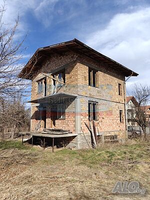 Къща в с. Гълъбник