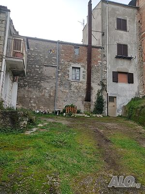 СОБСТВЕНИК продава хубава къща, след ремонт в Лучито-86030, провинция Кампобассо, Южна Италия