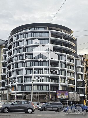 Тристаен апартамент в сграда ”Casa Madrid” - район Оборище