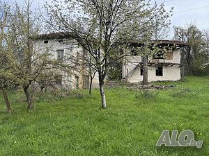 Къща град Ябланица кв Деветте Дола на 40 минути от София