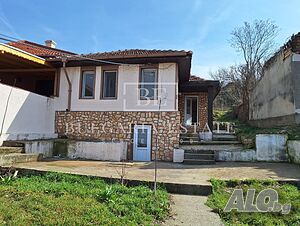 Реновирана къща с двор и помощна постройка в гр. Тутракан - отлична локация!
