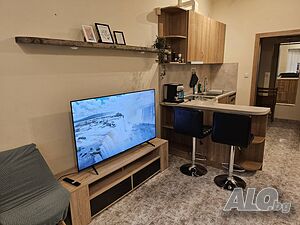 Нощувки - Bright and Cozy Studio w/ Garage near the Center.