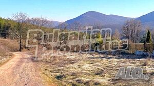 Парцел с променено предназначение и приятни планински гледки
