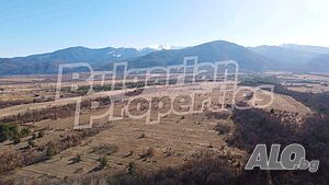 Два съседни парцела в м-т Гроздова на гр. Долна баня