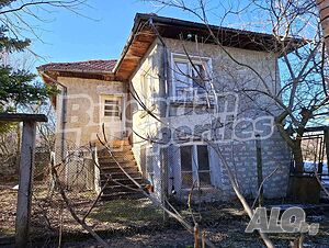 Къща с плевня и ограден двор на 15 минути от Севлиево
