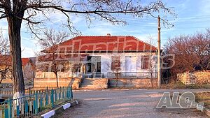 Търговска сграда в центъра на планинско село
