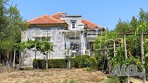 Каменна къща в хълмист район сред красива природа близо до Чирпан