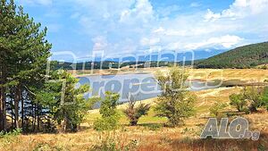 Парцел с панорамна гледка към язовир Домлян