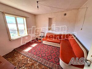 Имот с равен двор в село с минерална вода на 30 км от Свищов