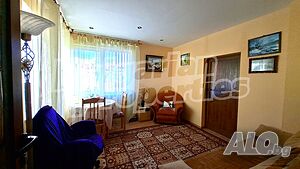 Двуетажна къща с просторен двор и отлична локация - гр. Бяла, на 800 м от плажа