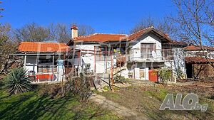 Къща в село разположено в хълмист район до манастир Свети Атанасий