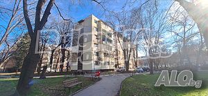Просторен тристаен апартамент в монолитна тухлена сграда