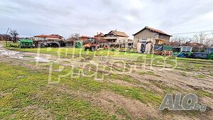 Парцел с малка къща, гараж и сонда в с. Лозен, близо до Пазарджик