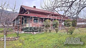 Едноетажна къща с двор на 20 км от Карлово