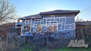 Къща с двор и гараж на 15 км. от Генерал Тошево