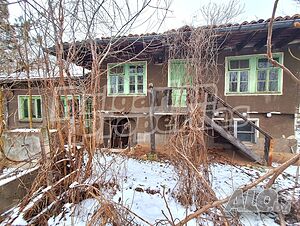 Имот в село с минерална вода близо до гр. Полски Тръмбеш