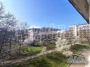 Двустаен тухлен апартамент с отделна кухня в кв. Херсон
