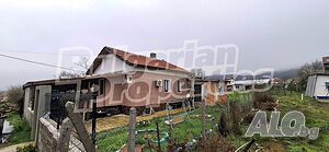 Едноетажна къща с двор в китното село Веселие